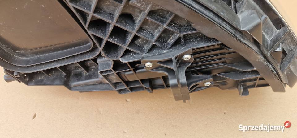 MERCEDES AKLASA W177 REFLEKTOR LAMPA PRAWA Bieleń