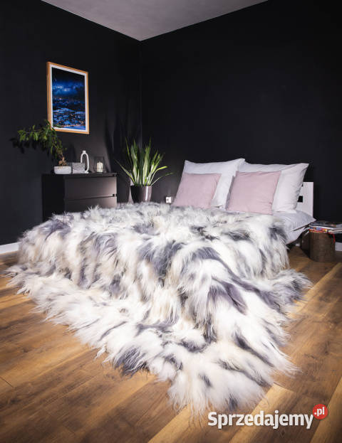 Narzuta ze skóry owczej islandzkiej białoszara Wyposażenie wnętrz Szaflary