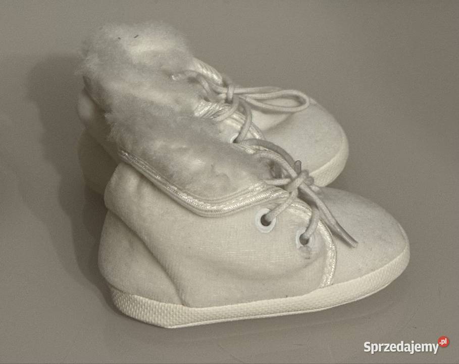 Białe buciki niemowlęce z futerkiem Pruszków