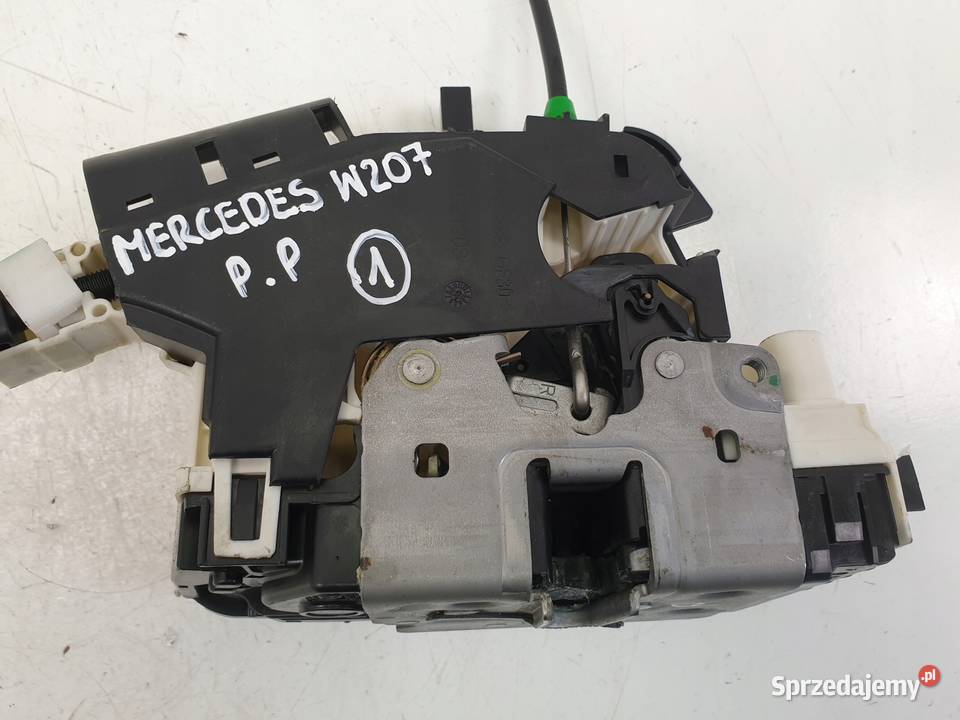 Mercedes C207 A207 W207 ZAMEK DRZWI PRAWY przód osobowe Rudka