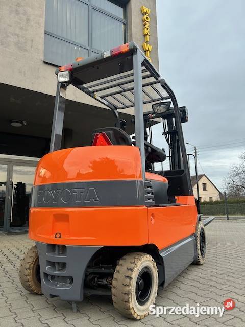 Wózek widłowy Toyota 7FBMF30 Wózki widłowe