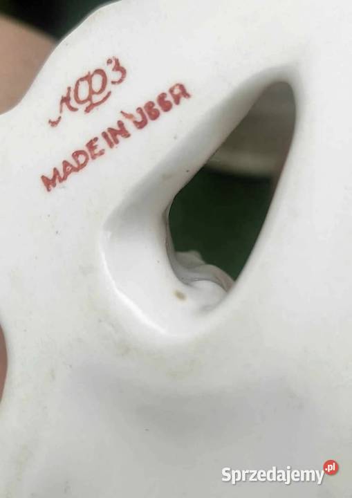 ŁOMONOSOWBORZOJ kolekcjonerska figurka Porcelana i szkło Pabianice
