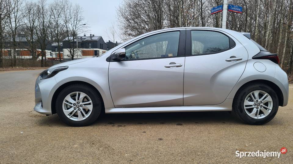 Toyota Yaris 10miesięczna Hybryda Automat 116 benzyna
