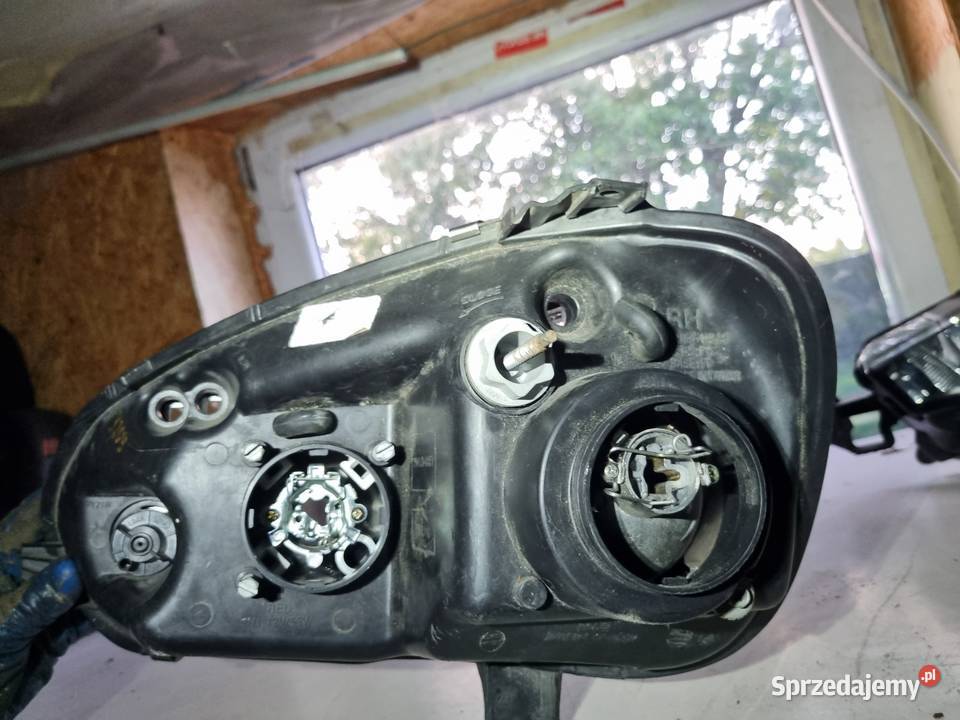 VW Golf V 5 Lampa z Ringami Junyan Prawa osobowe Skawina