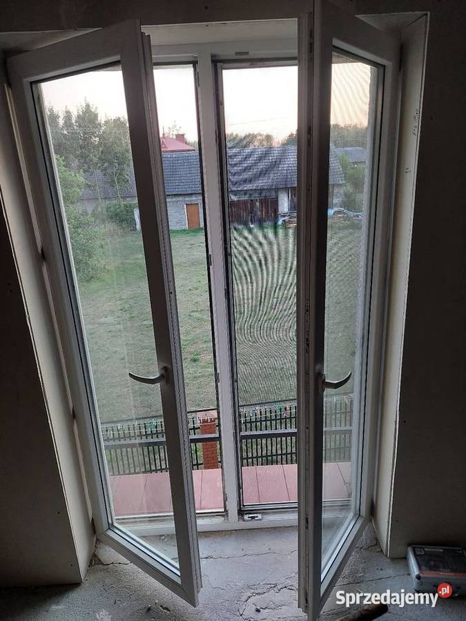 Okno drzwi balkonowe dwuskrzydłowe z moskitierą Korzeniów