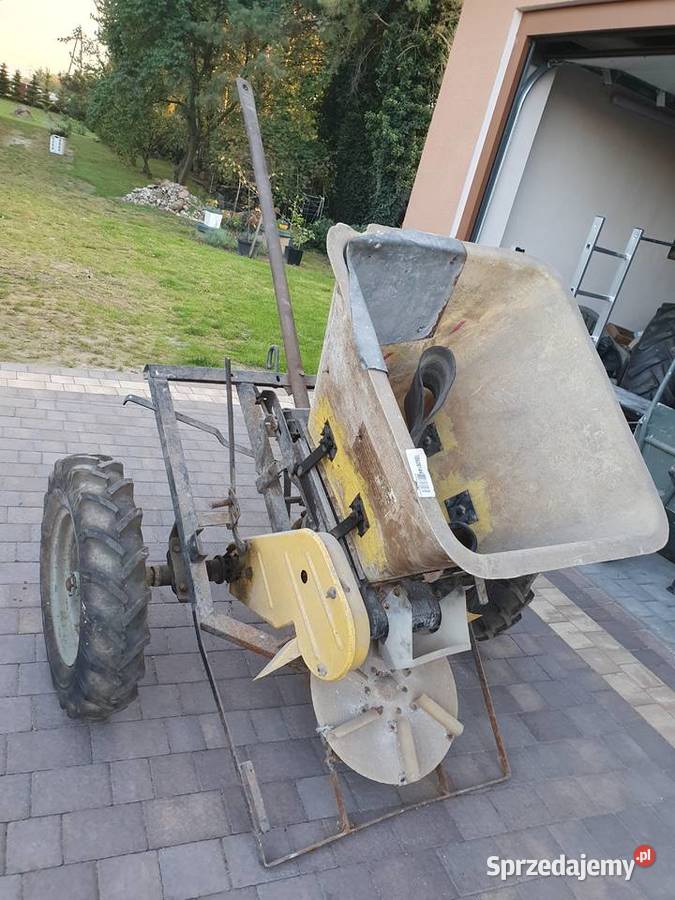 Rozsiewacz nawozu KOS nieuszkodzony Rozsiewacze nawozów Miedźno