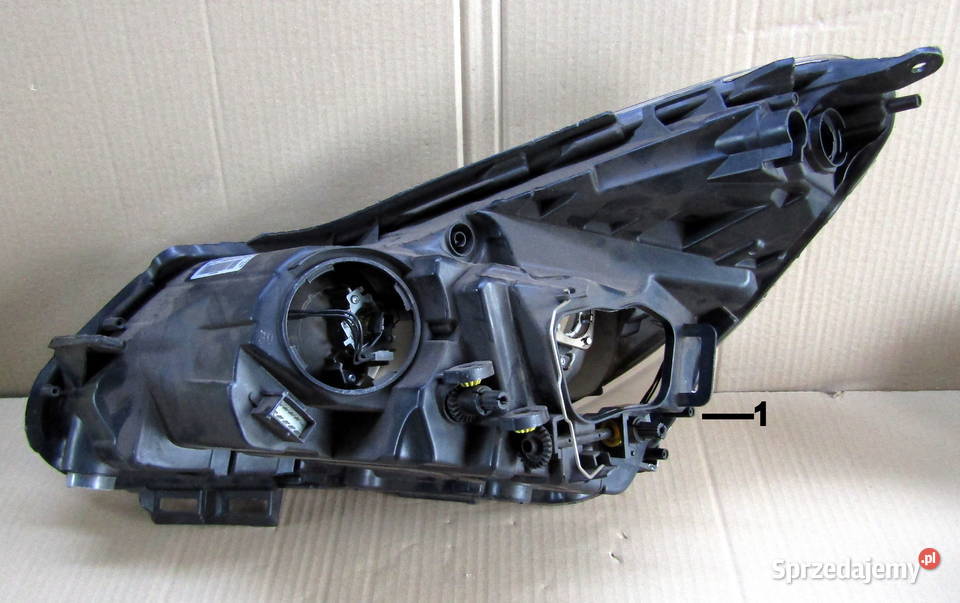 LAMPA PRZEDNIA PRAWA OPEL CORSA D LIFT 13392706 łódzkie Mysłaków
