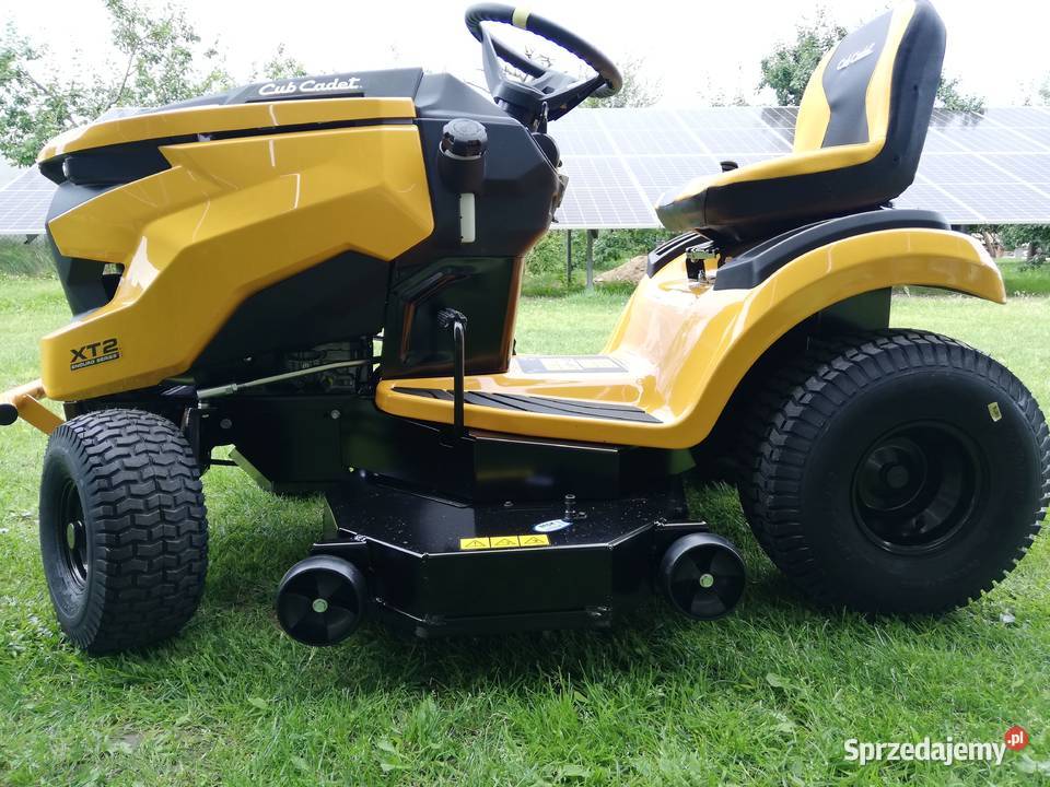 Traktor ogrodowy Cub Cadet 22 117 do wysokiej Narzędzia ogrodnicze Kobiele Wielkie sprzedam