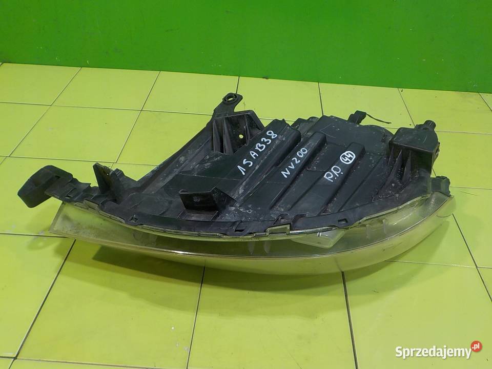 NISSAN NV200 15 DCI 10r VAN lampa prawa przod Suków