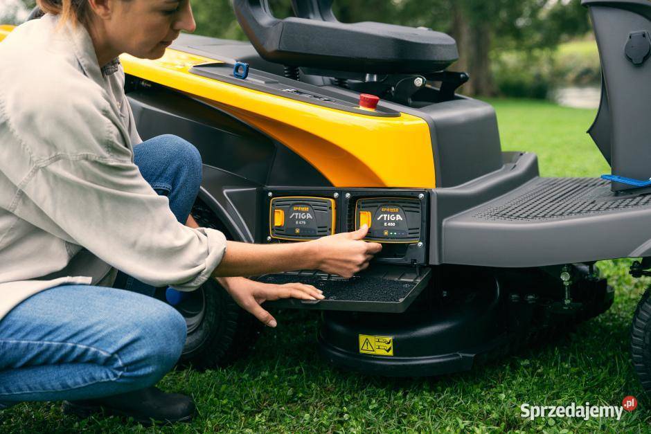 Traktor akumulatorowy Swift 372e 2800 m2 4 Narzędzia Kobiele Wielkie sprzedam