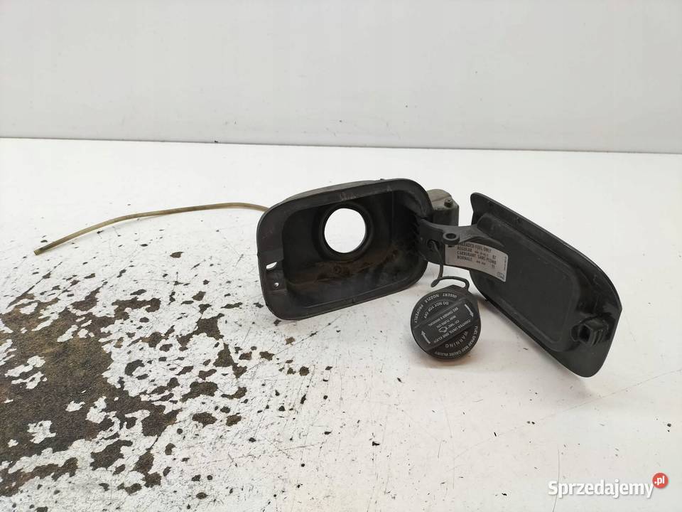 KLAPKA WLEWU PALIWA SEDAN USA 561809857E VW