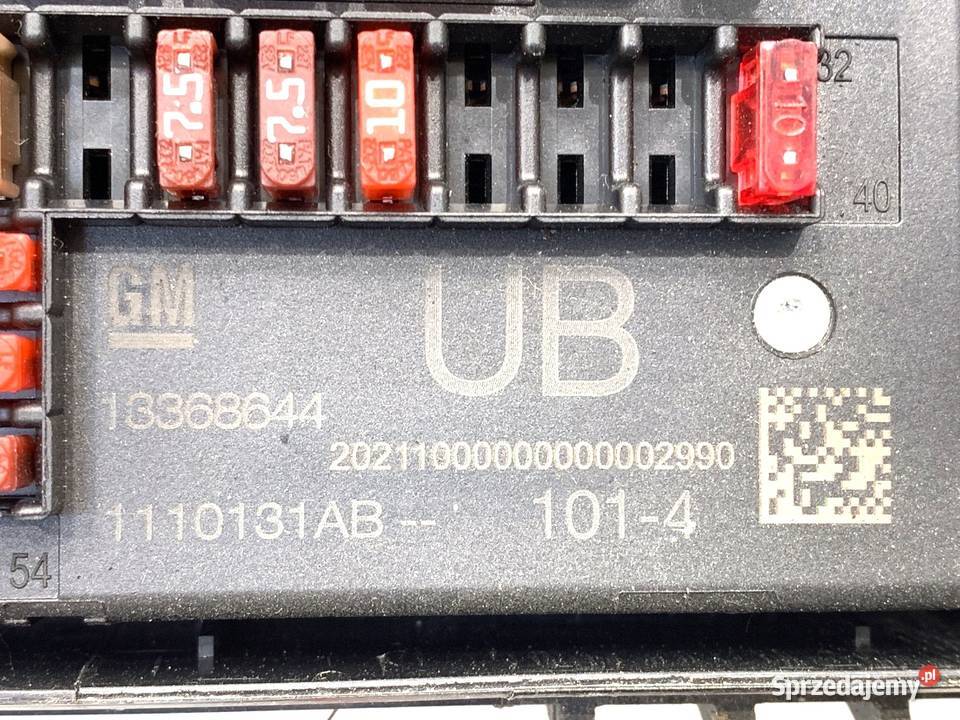 SKRZYNKA BEZPIECZNIKÓW OPEL ZAFIRA C 13368644