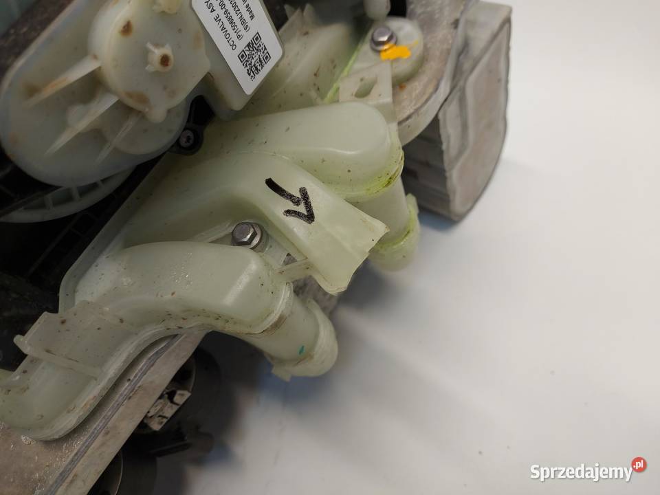 TESLA MODEL Y 2022r Pompa ciepła rozdzielacz