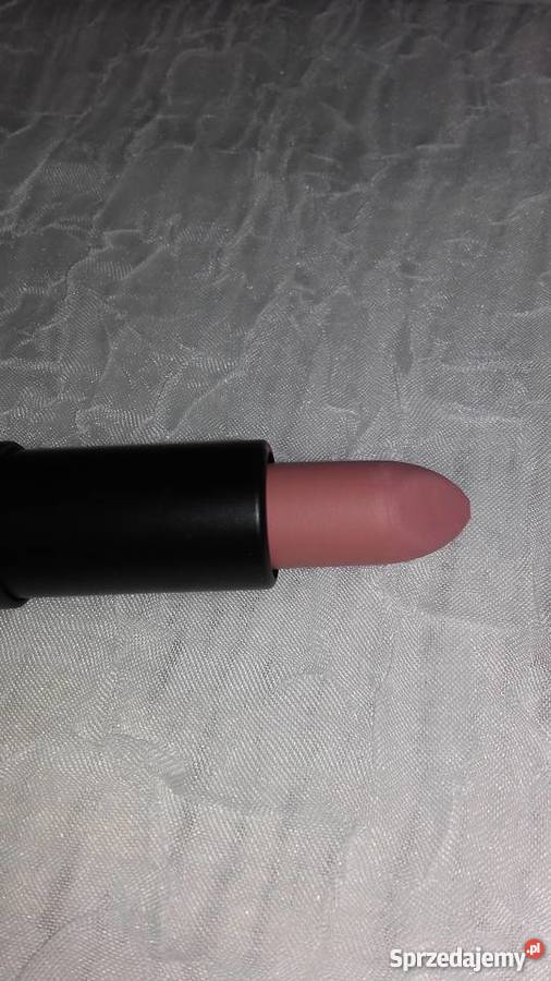 DWIE AMERYKAŃSKIE POMADKI MATOWE W JEDNYM Piła sprzedam