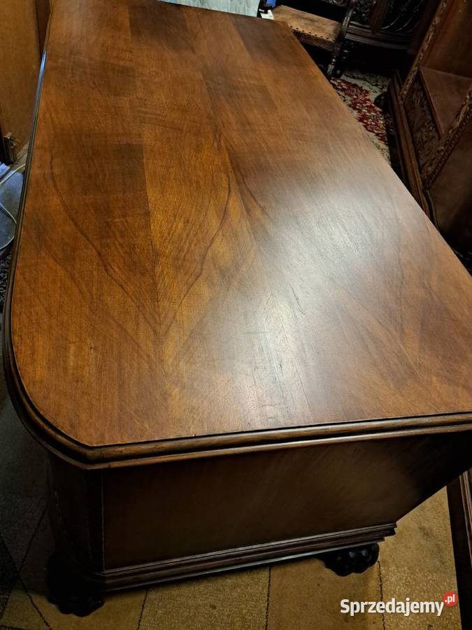 Piękny gabinet na lwich łapach biurkobiblioteka