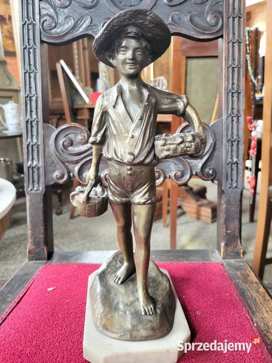 Figura rybaka z cynkalu na marmurze Rybnik