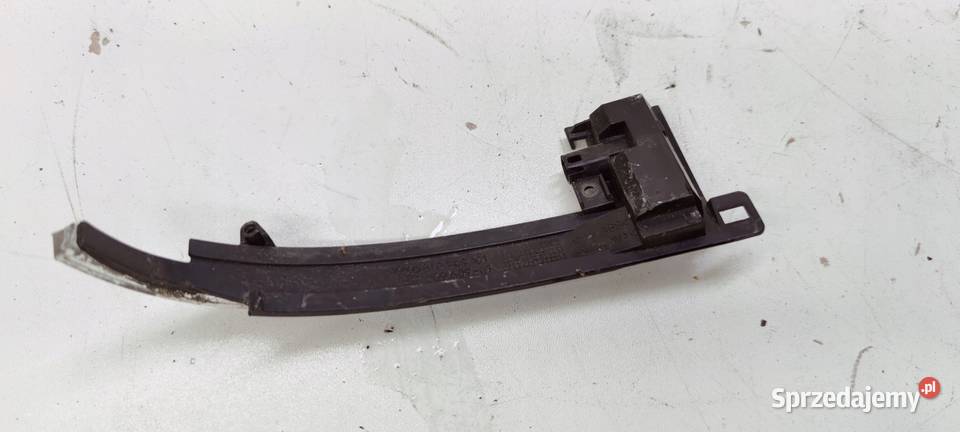 KIERUNKOWSKAZ LUSTERA LEWY AUDI A4 B8 8K0949101 osobowe Przystajń
