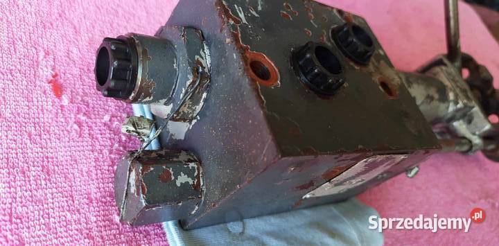 Rozdzielacz pod błotnik Ursus c330 oryginalny z Gorzów Śląski