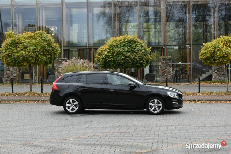 Volvo V60 20d 120 Manual 2015r LED NAVi TEMPOMAT kurtyny powietrzne Kampinos