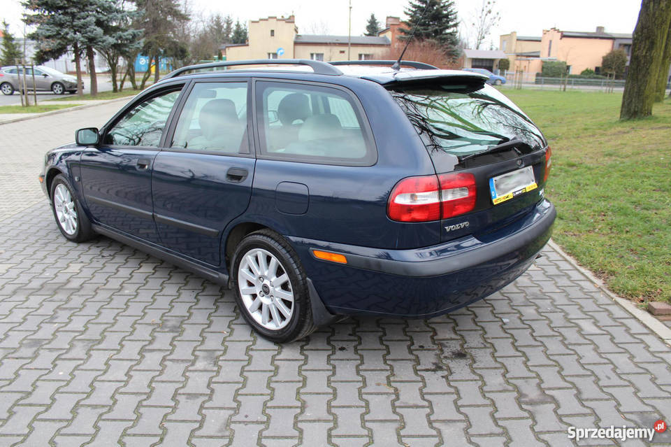 Volvo V40 LIFT 19D 7L100 jasny środek 2x kpl ABS Poznań