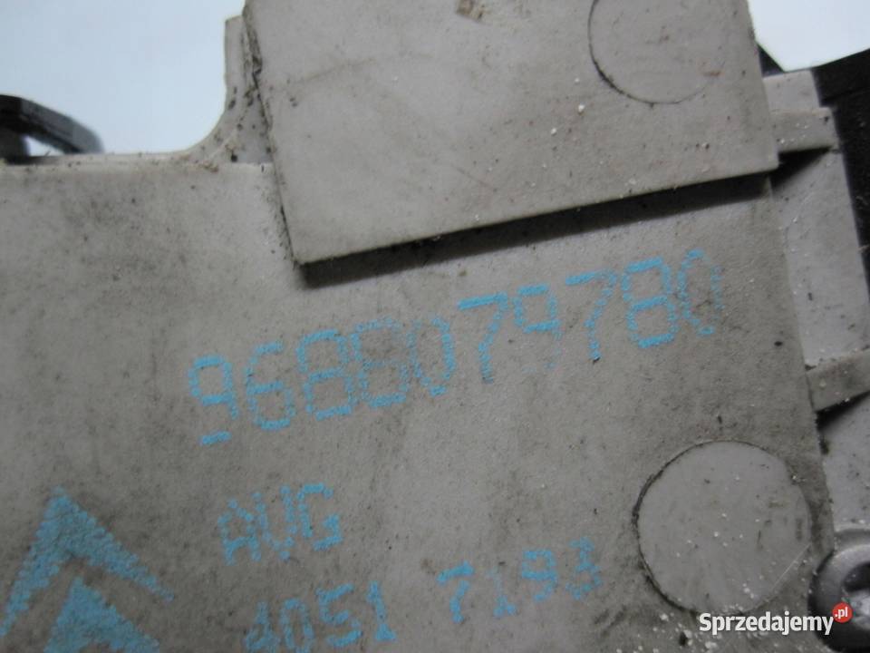 PEUGEOT 208 I 13r zamek drzwi lewy przód