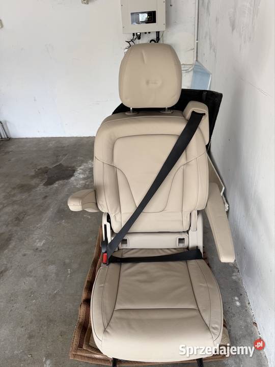 Fotel tylny wpinany w szynę Poznań