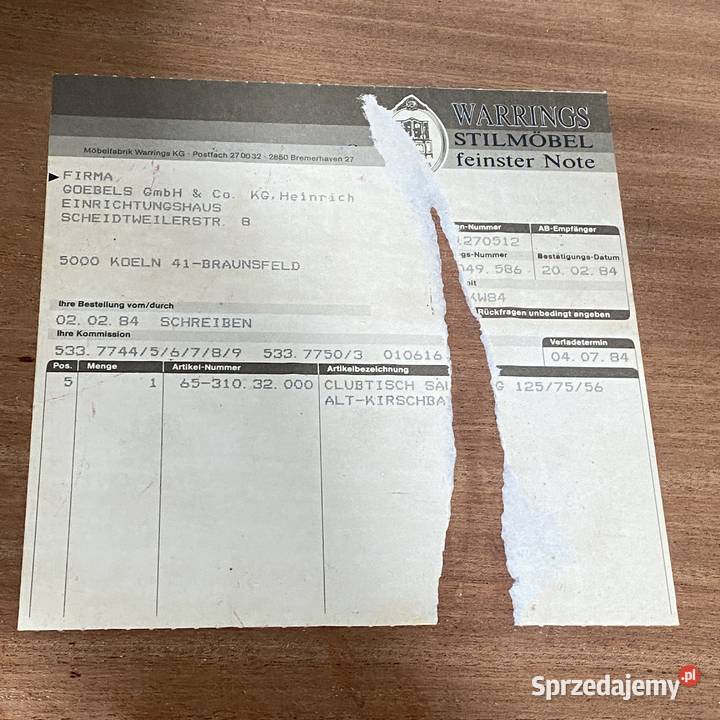 Intarsjowany wiśniowy stolik kawowy owalny