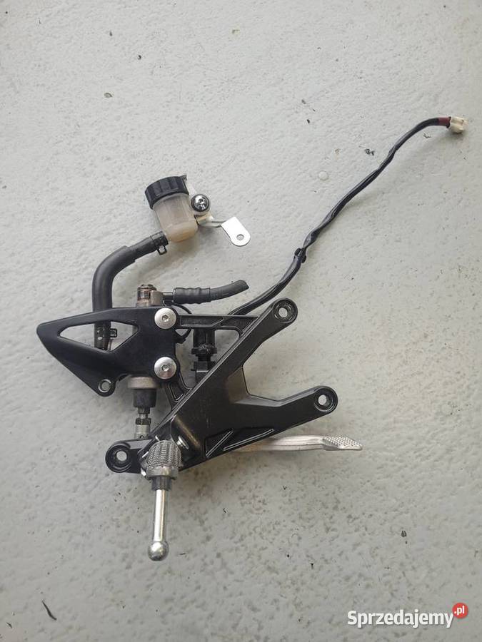 YAMAHA R1 RN 65 set podnóżek pompa hamulca