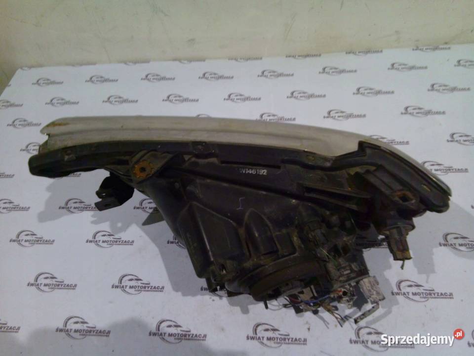 MITSUBISHI L200 07r lampa prawa przód MN146192