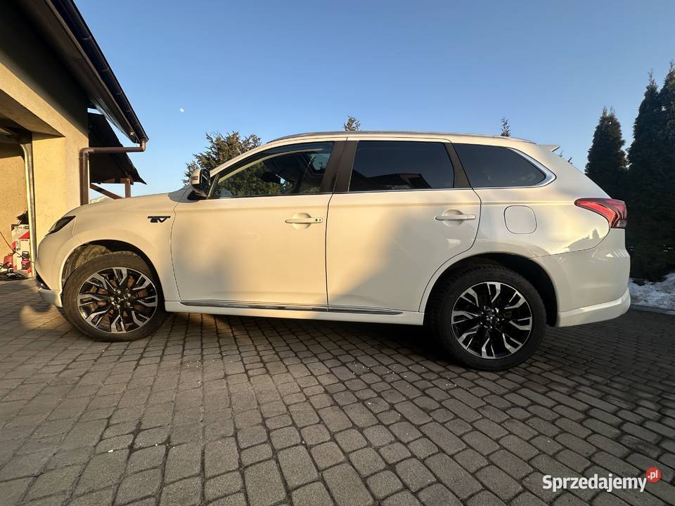 Mitsubishi Outlander hybryda plug in zasięg 34 Gdańsk