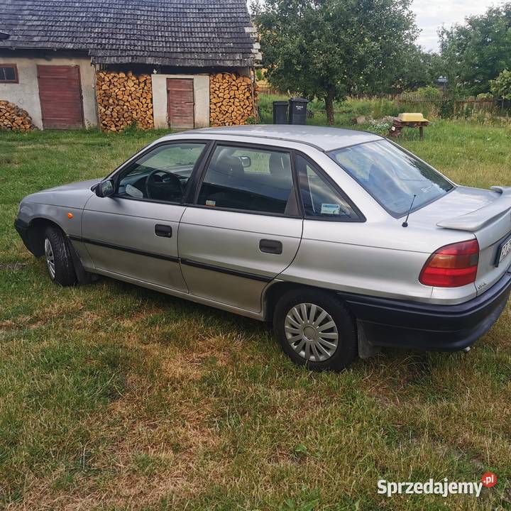 Zadbany opel Astra 14 8v benzynka gaz mały Staszów