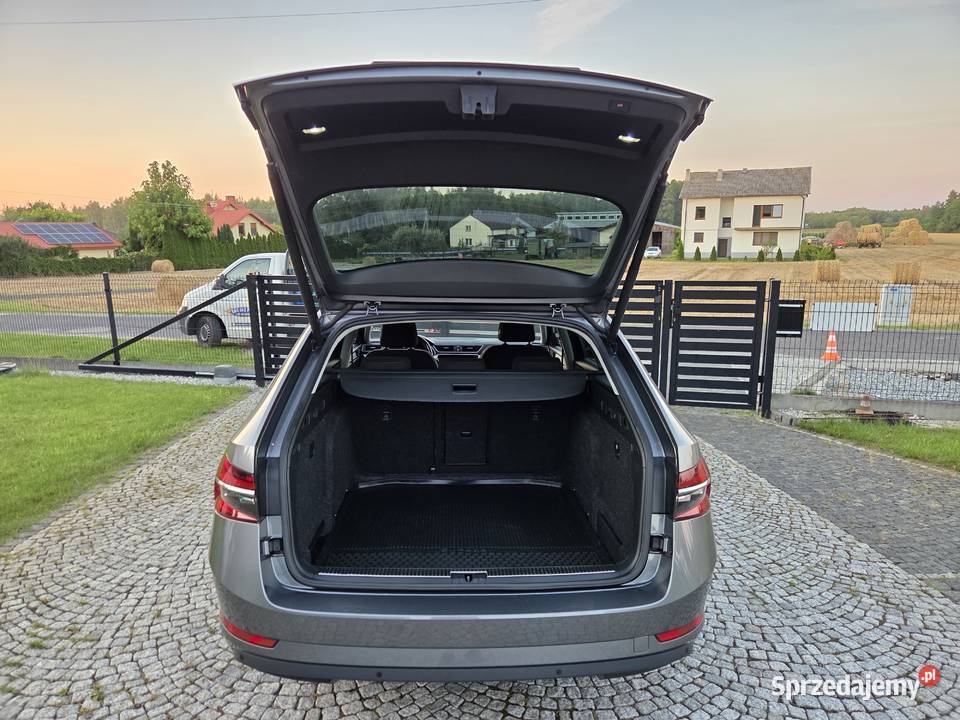 SKODA SUPERB LIFT AMBITION SalonPL 1WŁ 2022 pełny VAT Sieradz