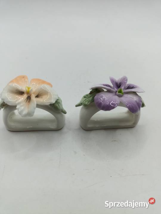 Porcelana kostna dwa pierścionki na stół kwiaty Serwetniki i obrączki Zamość