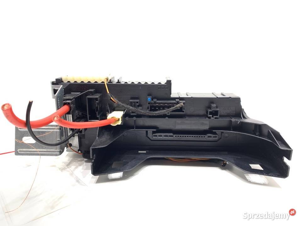 SKRZYNKA BEZPIECZNIKÓW MERCEDES X204 016706581A