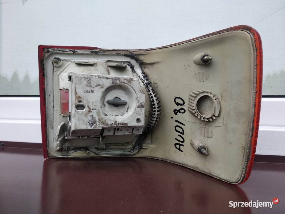 Audi 80 B3 lampa tył tylna lewa narożna w łódzkie Sieradz