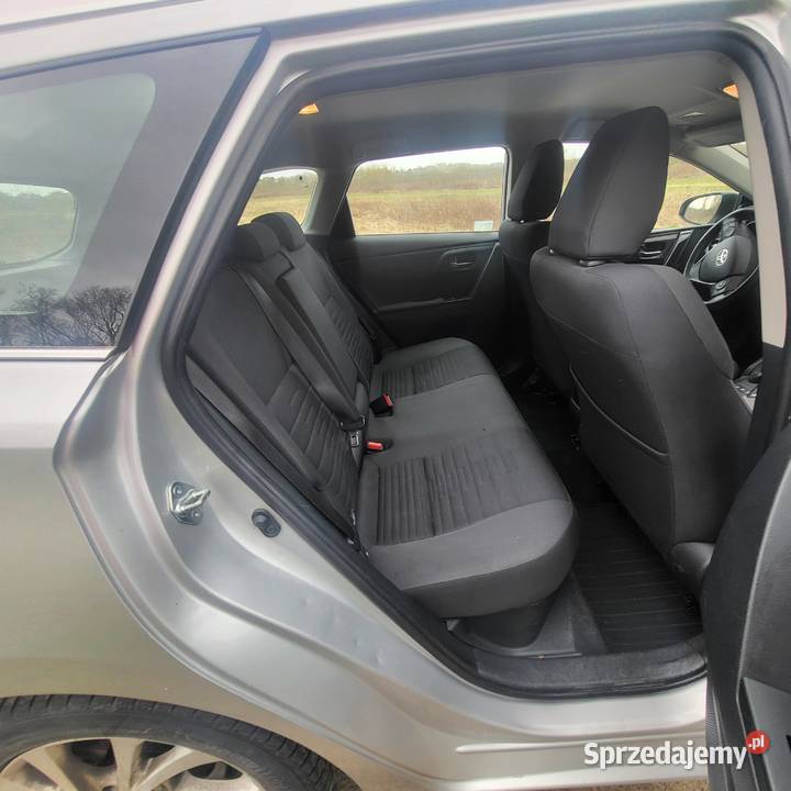 Toyota Auris Touring Sports 18 Hybrid Góra Kalwaria