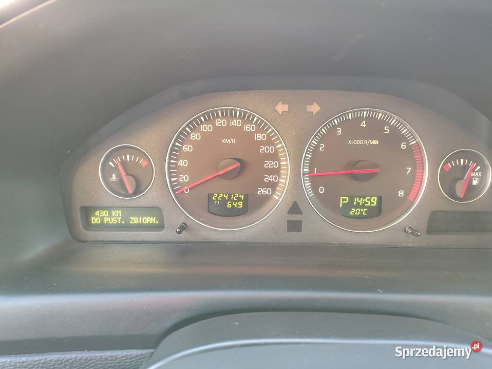 Volvo V70 24 benzyna Momentum hak 2 kpl kół CD