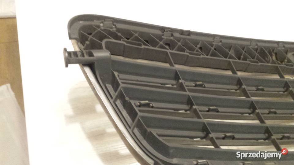 Atrapa Mercedes W204 Rok produkcji 2009 Części Szczecin