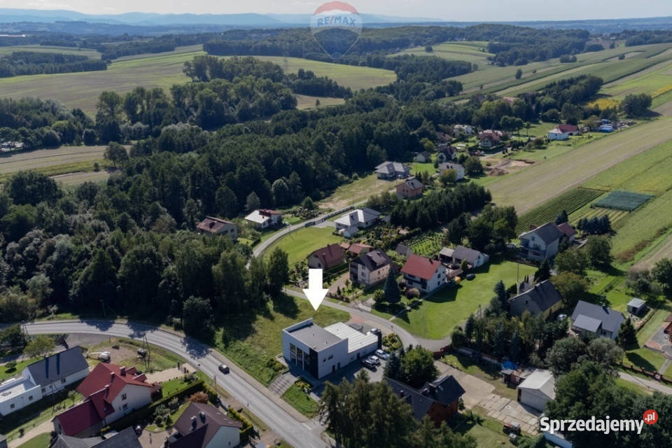 Budynek usługowo handlowoturystyczny dojazd asfaltowy