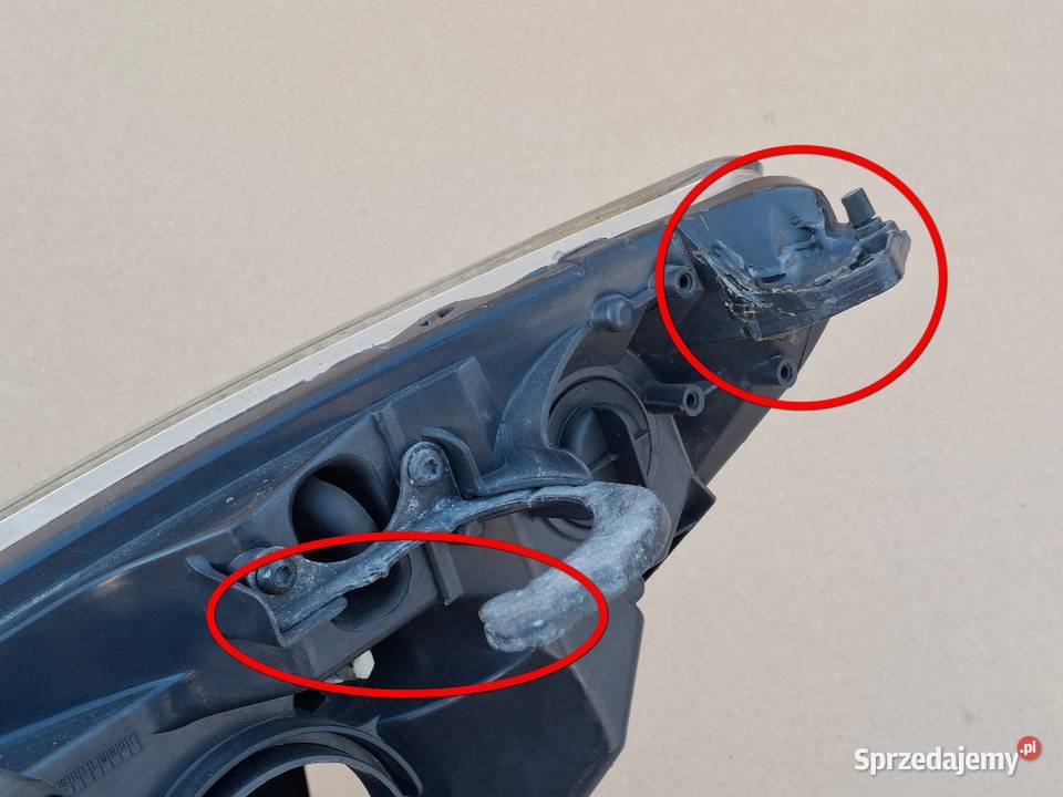 PEUGEOT 308 0711 REFLEKTOR PRAWY LAMPA PRAWA osobowe Bieleń