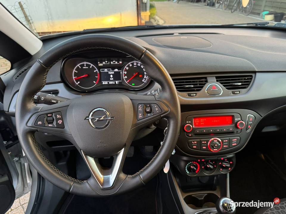 POLSKI SALON NIEWIELKI PRZEBIEG BEZWYPADKOWY zachodniopomorskie