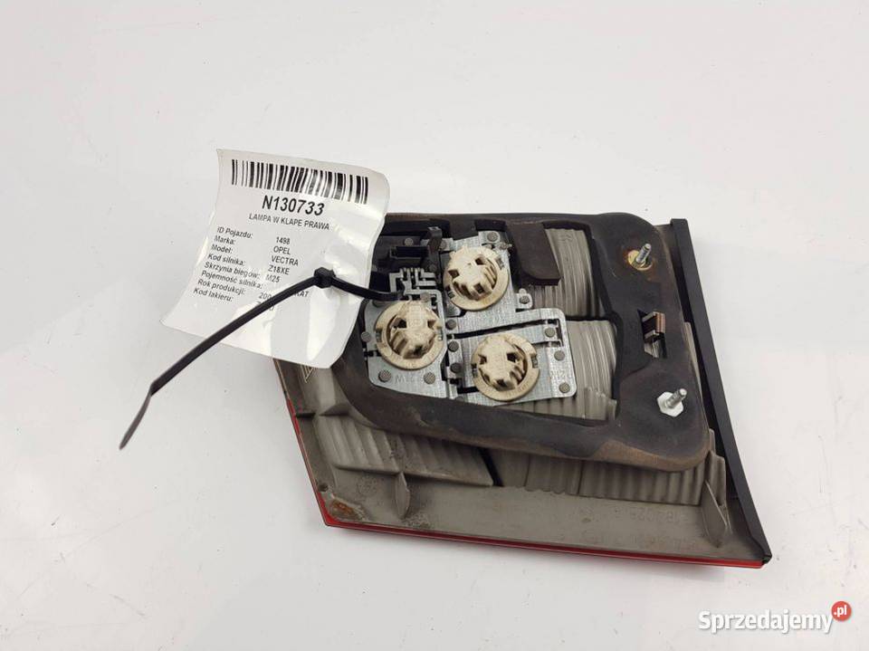 LAMPA W KLAPE PRAWA 24469464 OPEL VECTRA C Pozostałe