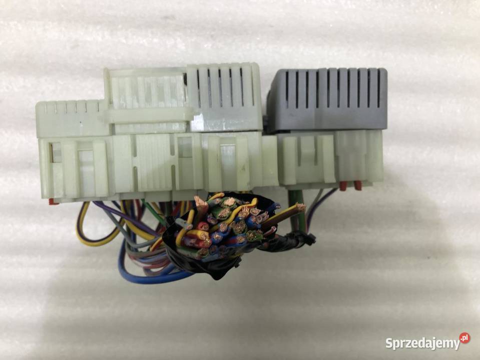 SKRZYNKA BEZPIECZNIKÓW FORD MONDEO MK4
