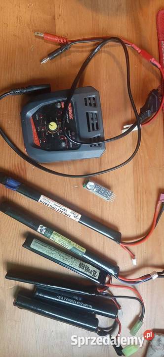 Baterie + ładowarka z testerem napięcia