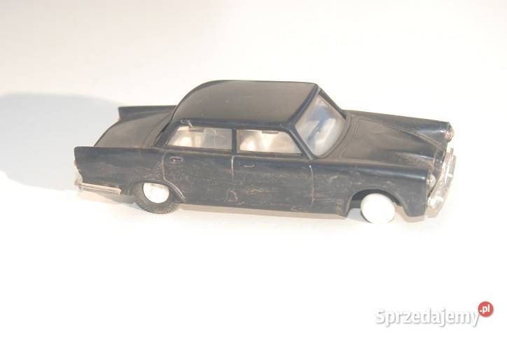 Stara zabawka samochód Alfa Romeo 2000 antyk