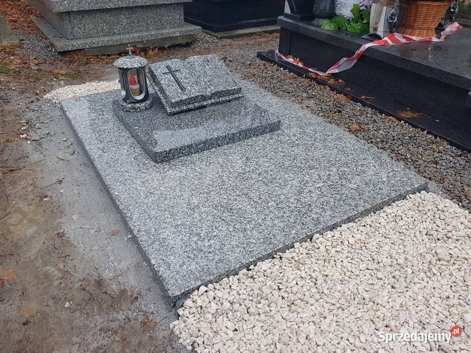 Nagrobek urnowy strzegomski z posadzka 1055 dolnośląskie Świdnica