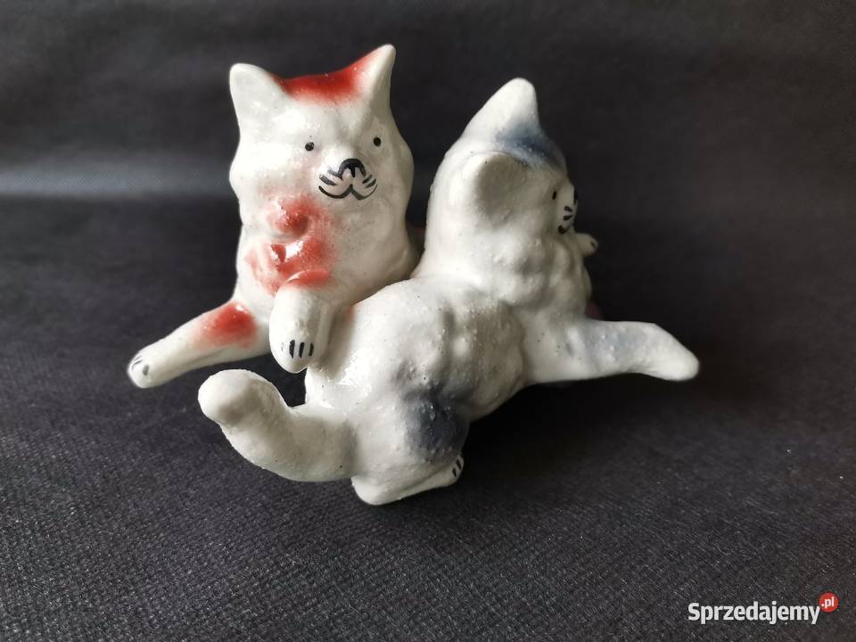 Stara porcelanowa figurka Koty z Piłką Katowice