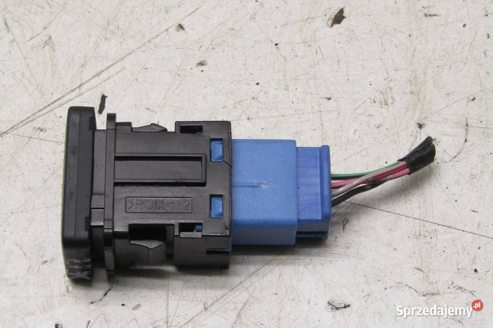 PRZYCISK PRZEŁĄCZNIK KLAPY BAGAŻNIKA MITSUBISHI sprzedam