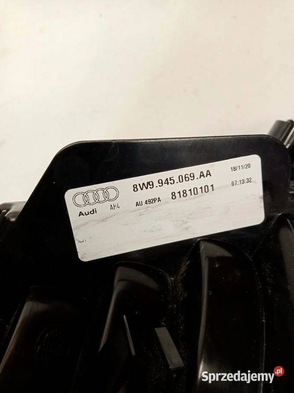 AUDI A4 B9 KOMBI LIFT LAMPA TYŁ PRAWA sprzedam