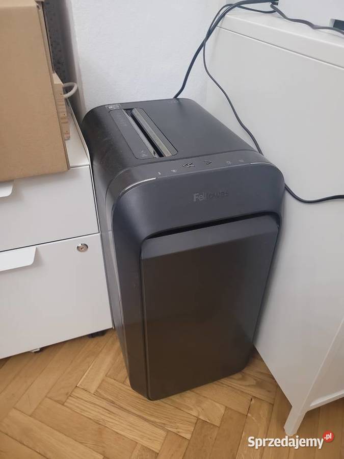 Syndyk sprzeda wyposażenie biura